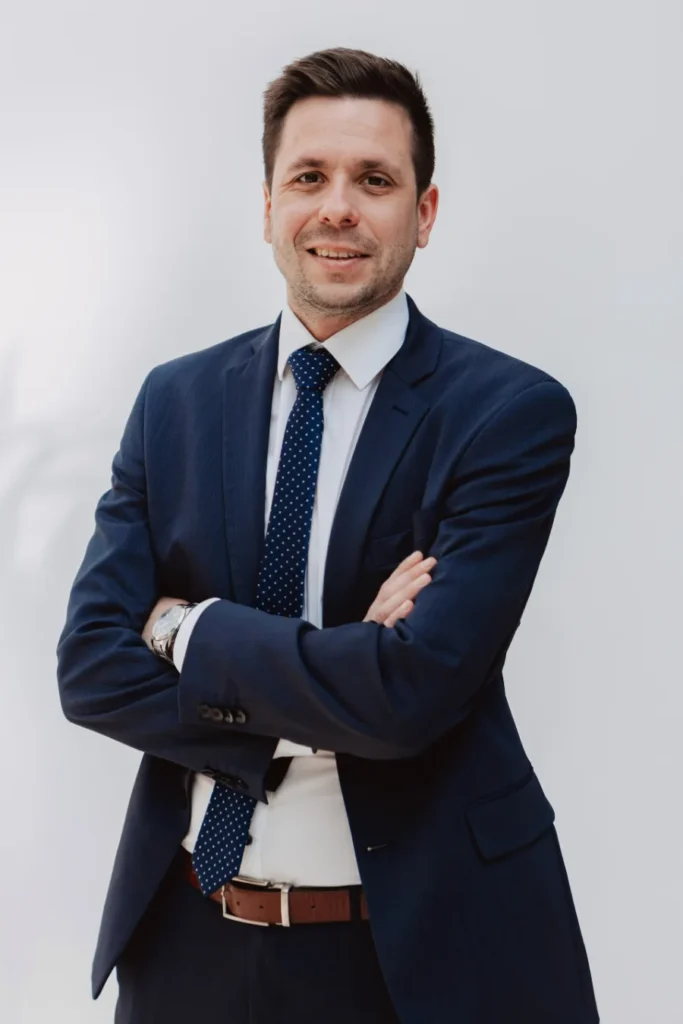 Advokát Petr Velikovský