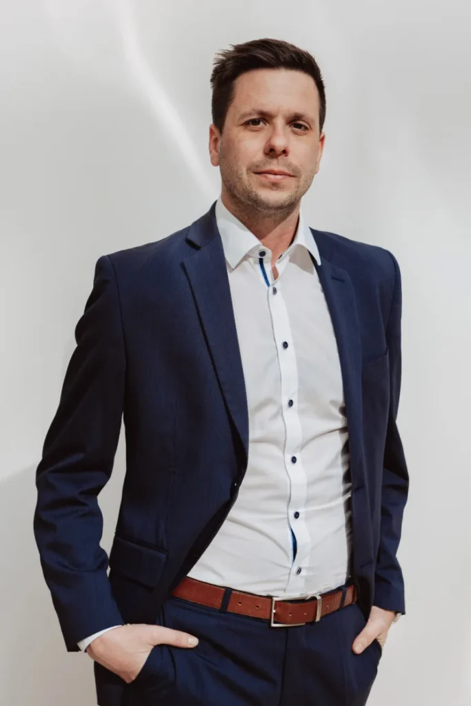 Advokát Petr Velikovský